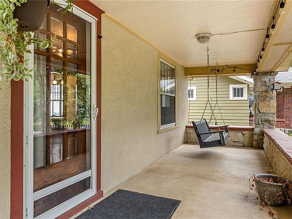 3rd image of 948 W 32nd Ter