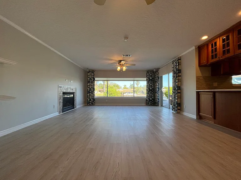 415 Aruba Ct — Photo 5