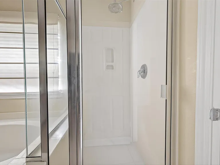 5626 Claybeck Ln — Photo 20