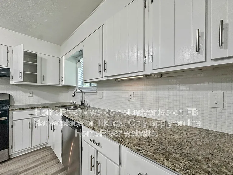 323 Park Ridge Ct — Photo 11