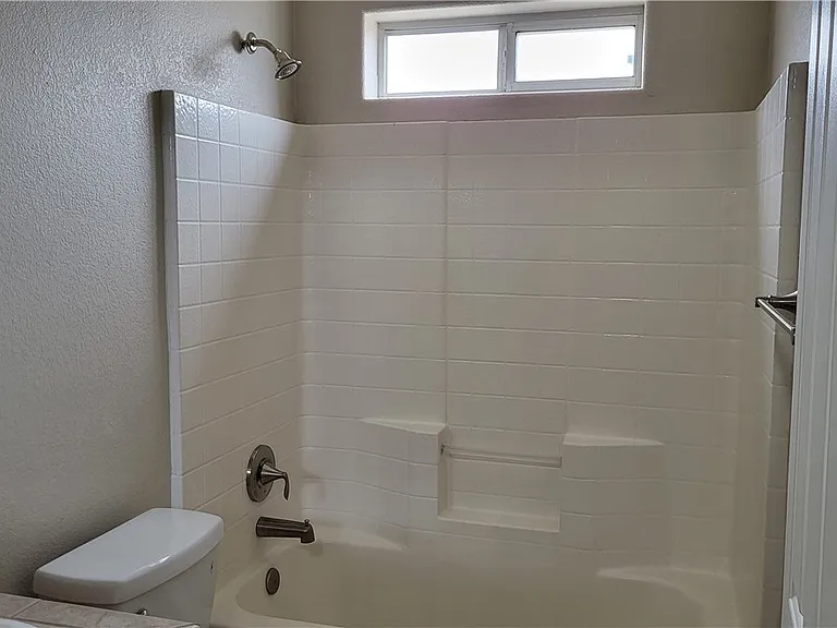 2105 E Crystal Dr — Photo 9