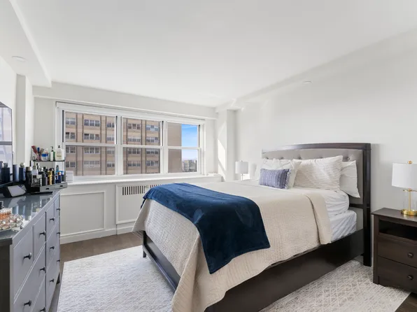 66-36 Yellowstone Boulevard image 1 of 8