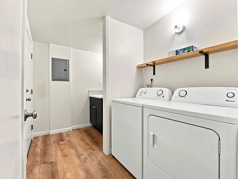 417 N Atlantic St — Photo 7