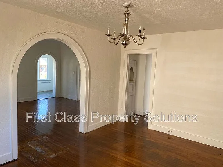 1801 N Jordan Ave — Photo 16