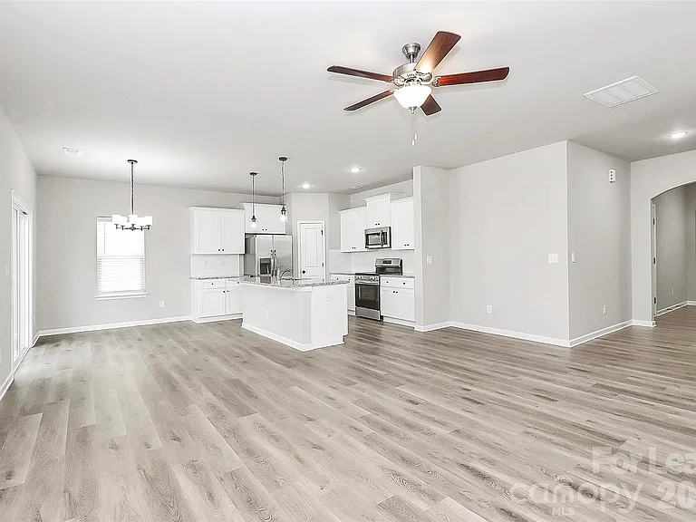 8208 Stonemere Ln — Photo 4