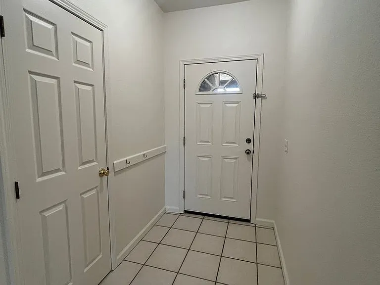 1807 E Harter Ct — Photo 7