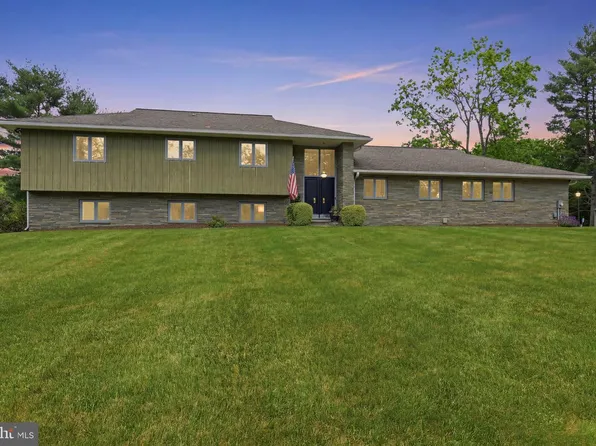 33 Woodhill Rd, Newtown, PA 18940