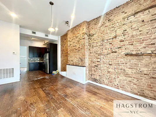 Rented by Hagstrom Management Inc | media 12