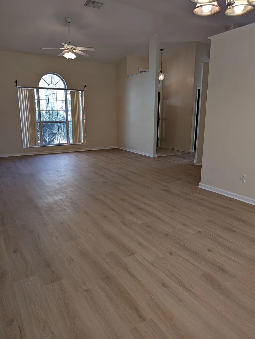 Hamilton Pond single family home — Photo 3