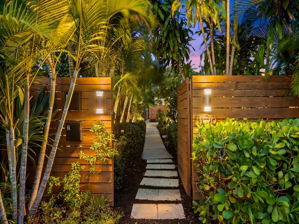 808 NE 17th Way, Fort Lauderdale, FL 33304