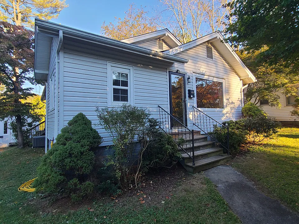 79 Herron Ave