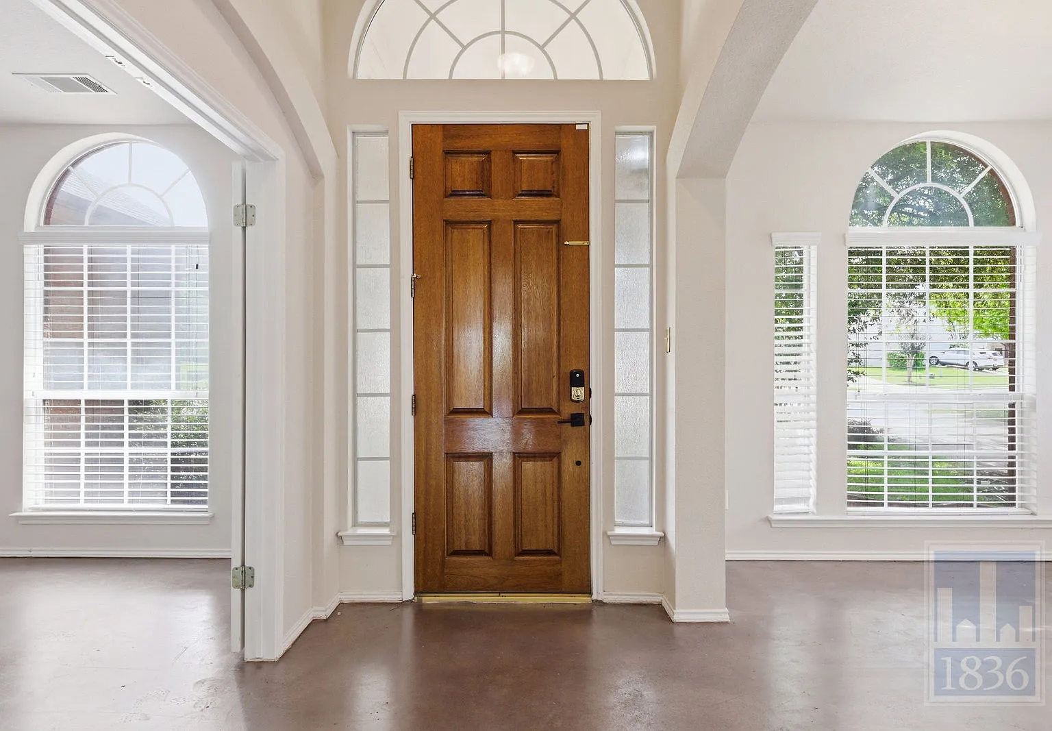 3 bed, 2.0 bath, 2603 sqft, $2,400 — Photo 2