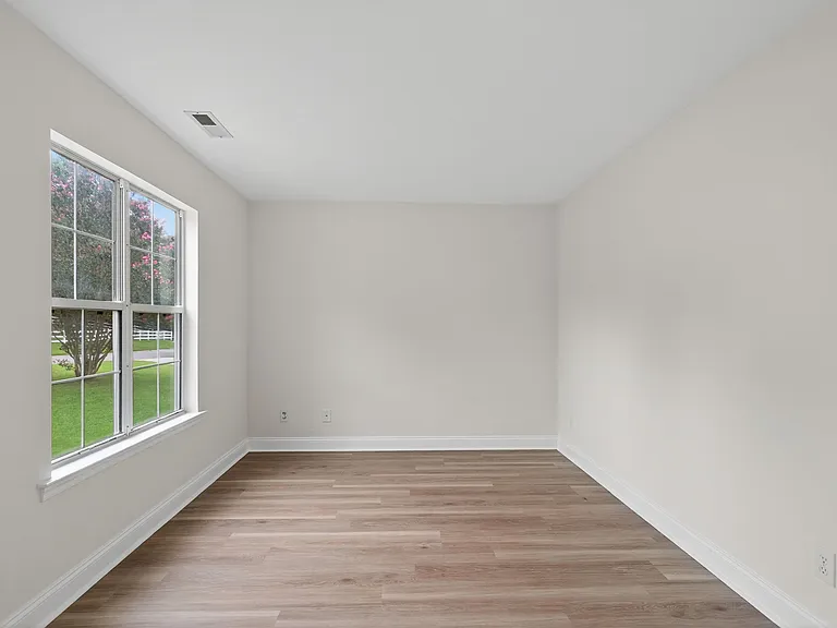 3881 Shenandoah Dr — Photo 17