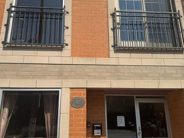 817 Chicago Ave APT 3, Evanston, IL 60202