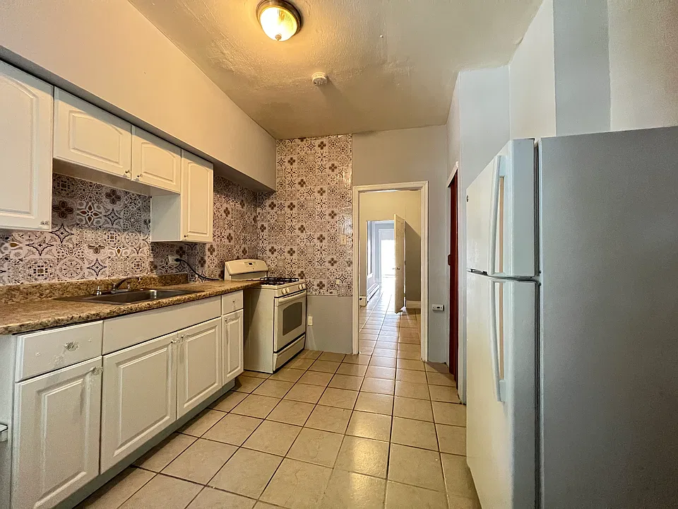 38 Bartholdi Ave #1R
