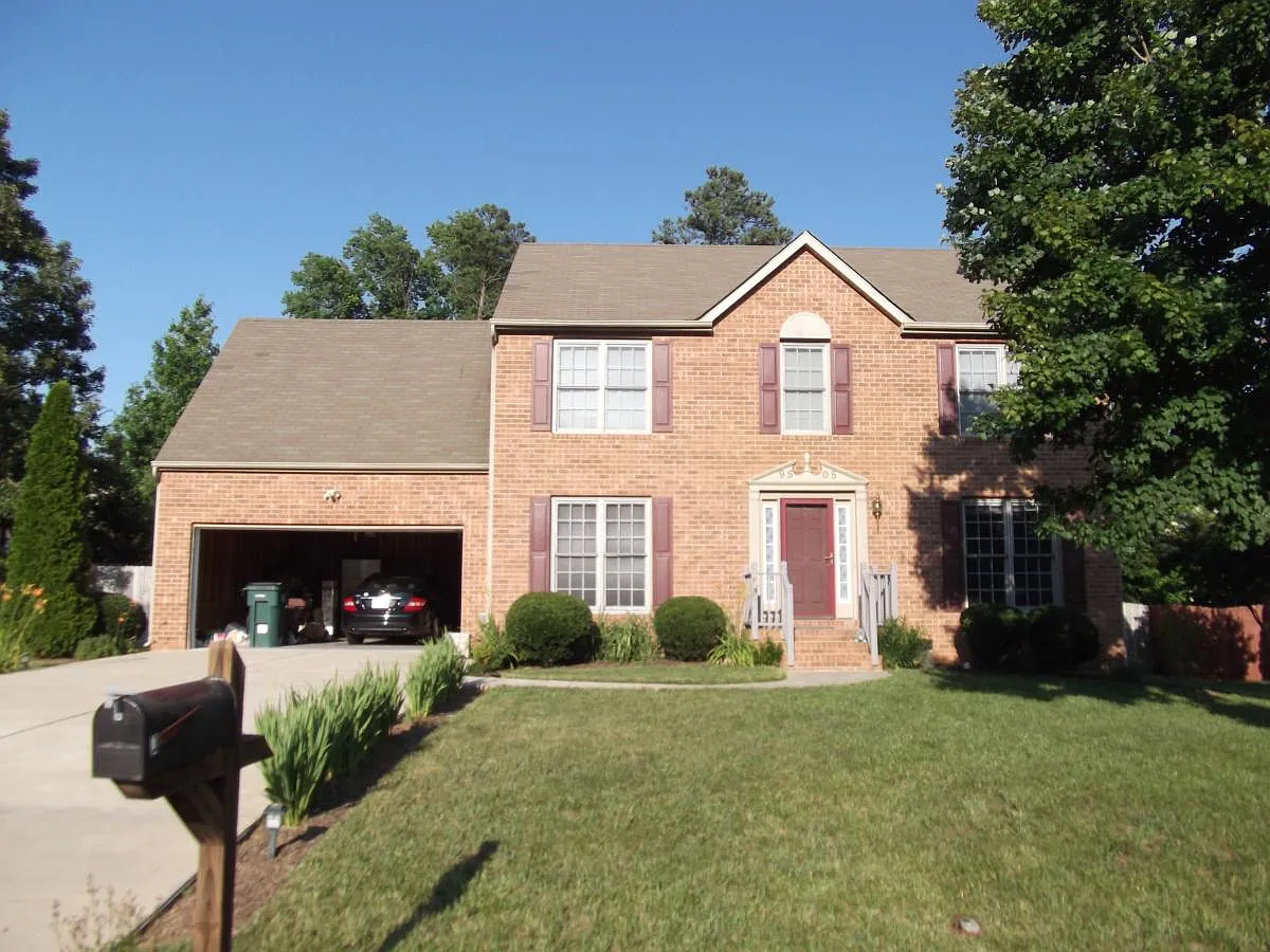4 bed, 2.5 bath, 2346 sqft, $2,700 — Photo 2