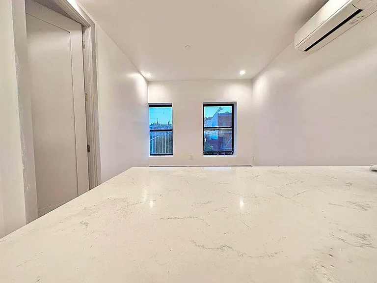 125 Pulaski St #4B — Photo 5