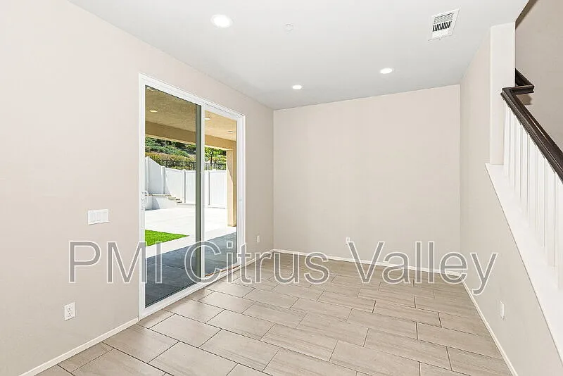 4 bed, 3.0 bath, 2348 sqft, $3,550 — Photo 4