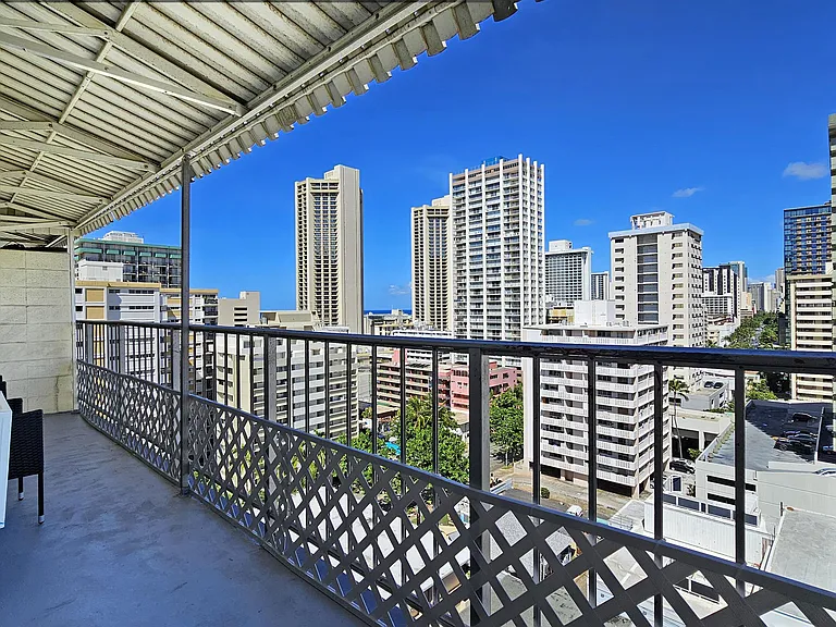 Ewa (west) Facing Lanai
