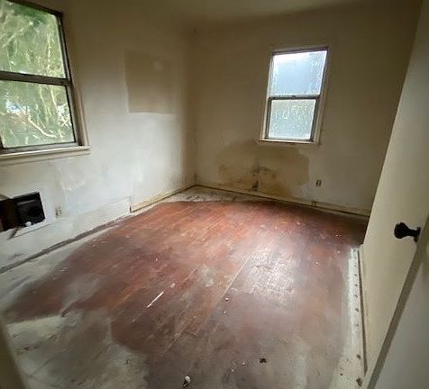 4th image of 2408 E 26th St