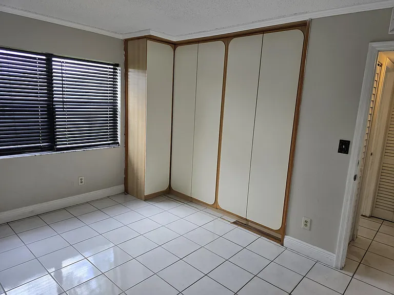 10050 Winding Lake Rd #103 — Photo 11