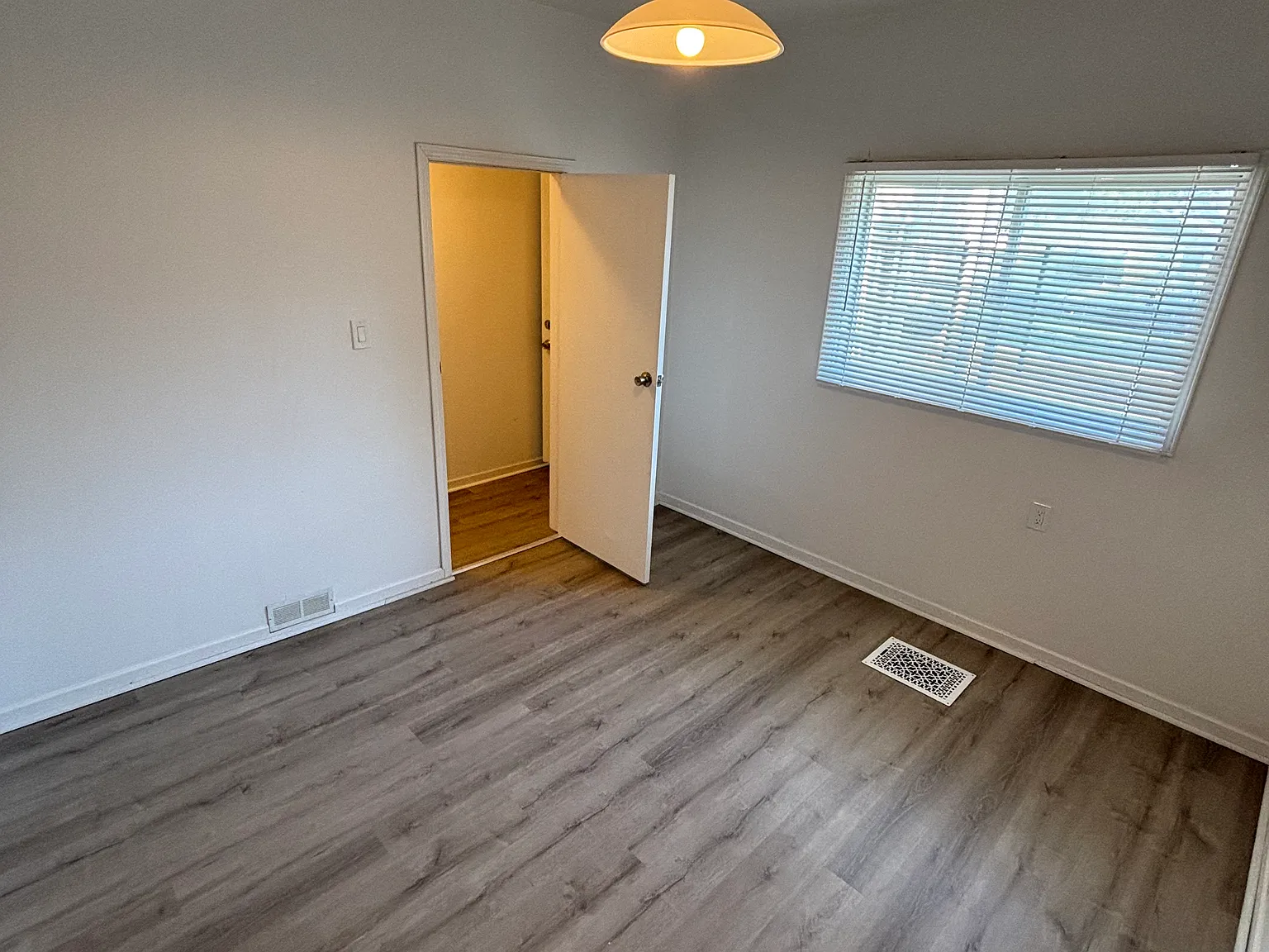 744 Elgin Ave — Photo 4