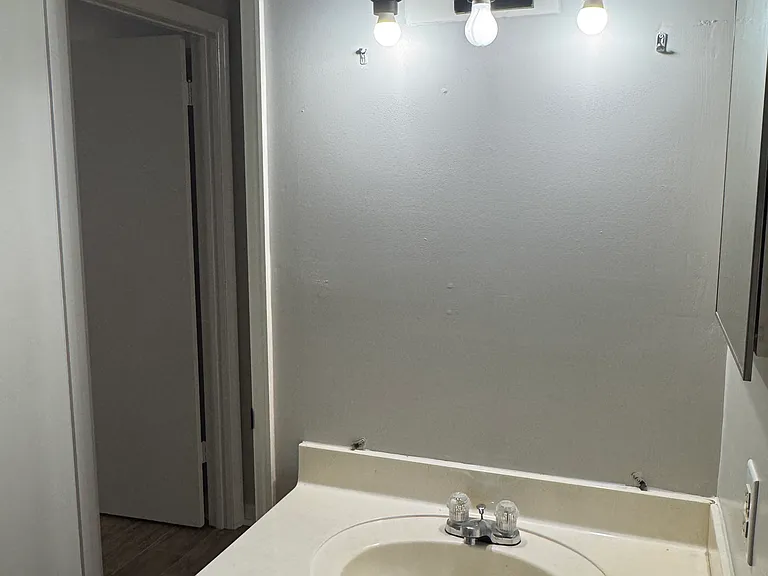 200 Prince Dr #1 — Photo 9