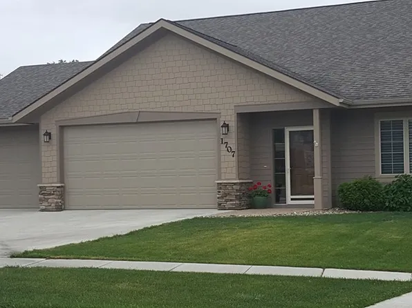 1707 West St, Yankton, SD 57078