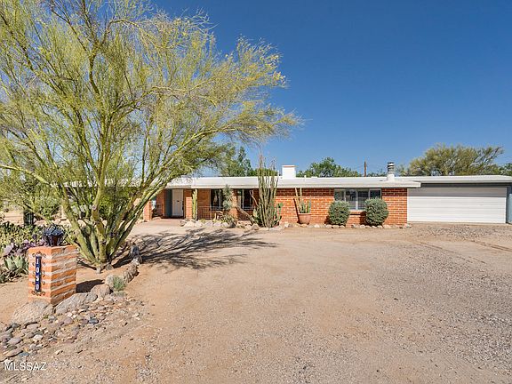 3rd image of 1050 W San Nicolas Cir
