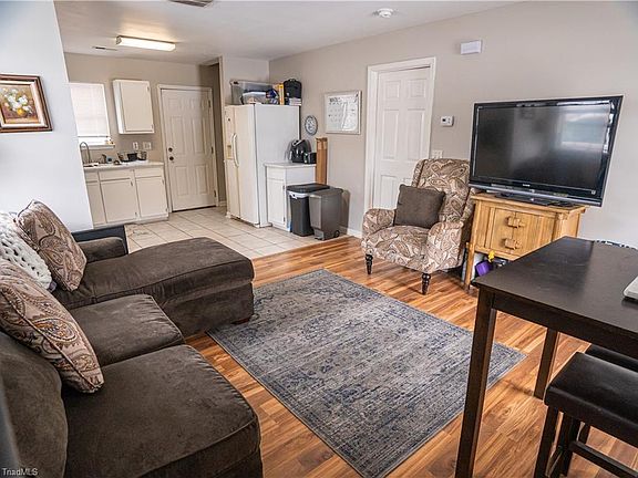 2nd image of 3210 Spring St