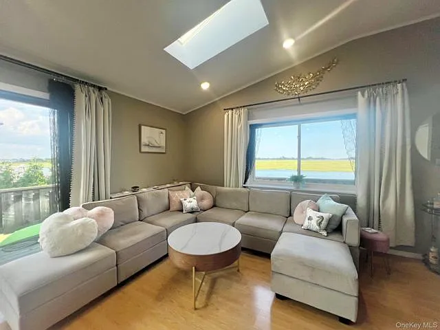 1 bed, 1.0 bath, 800 sqft, $3,450 — Photo 3