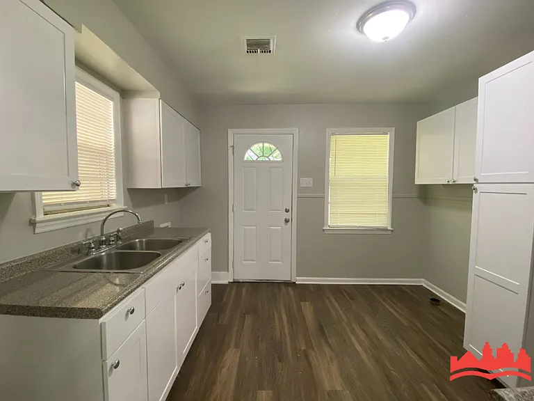 2370 Hillside Ave — Photo 12