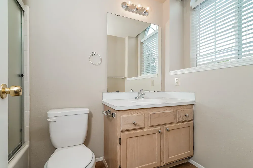 3 bed, 2.5 bath, 1875 sqft, $1,995 — Photo 4