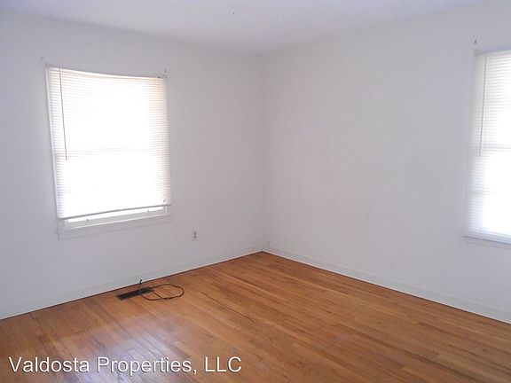 3rd image of 2303 University Dr