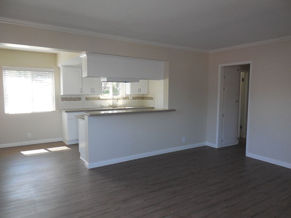 Spacious living area with dining area