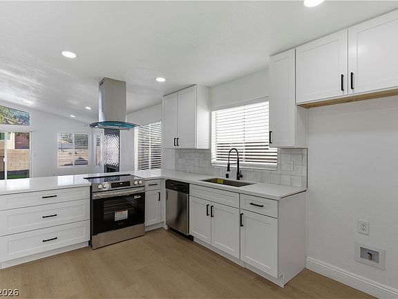 3rd image of 2806 Secret Canyon Rd