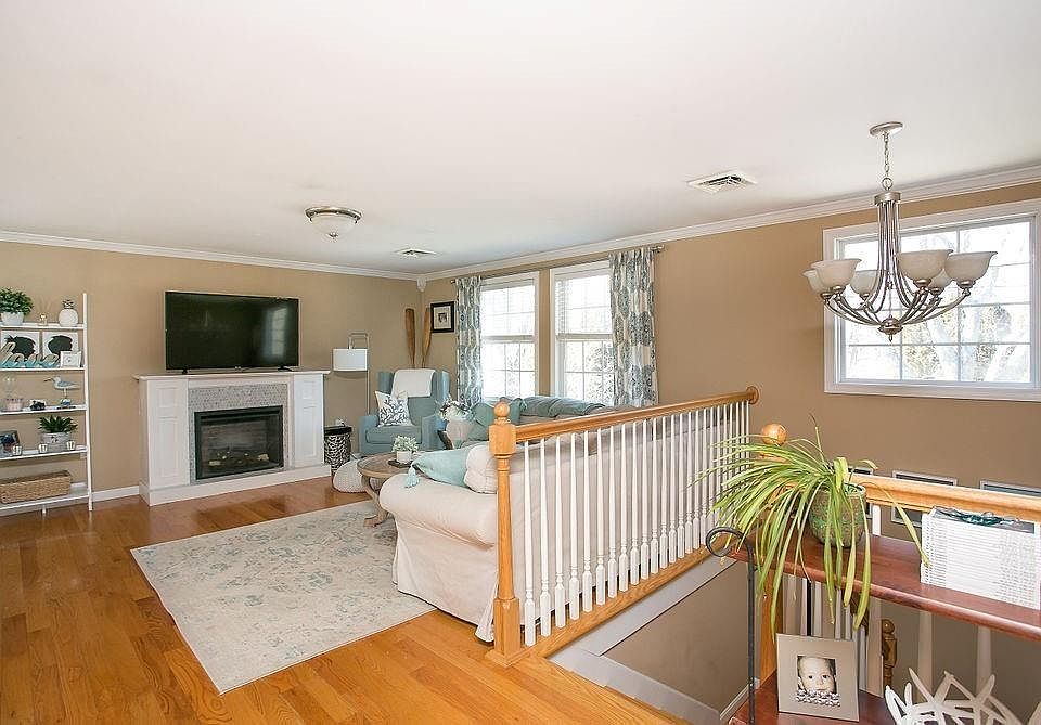 1st image of 1 Leland Point Dr