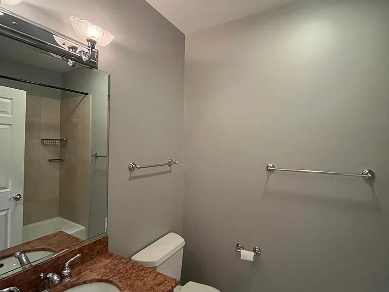 540 W Oakdale Ave #2W — Photo 15