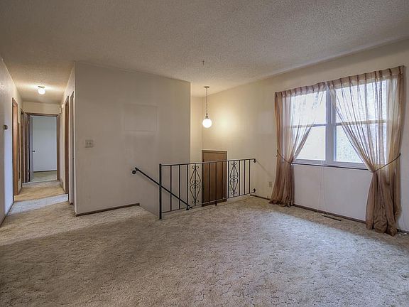 5th image of 1216 Golfview Dr