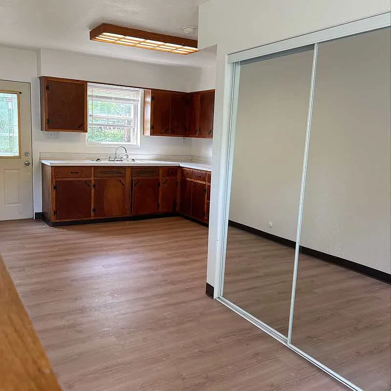 2 bed, 1.0 bath, $899 — Photo 2