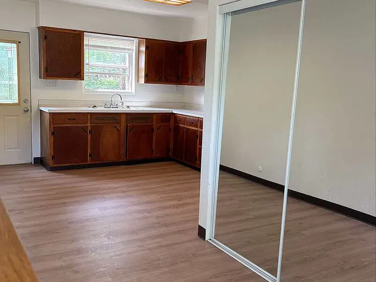 117 E Union St #1 — Photo 2