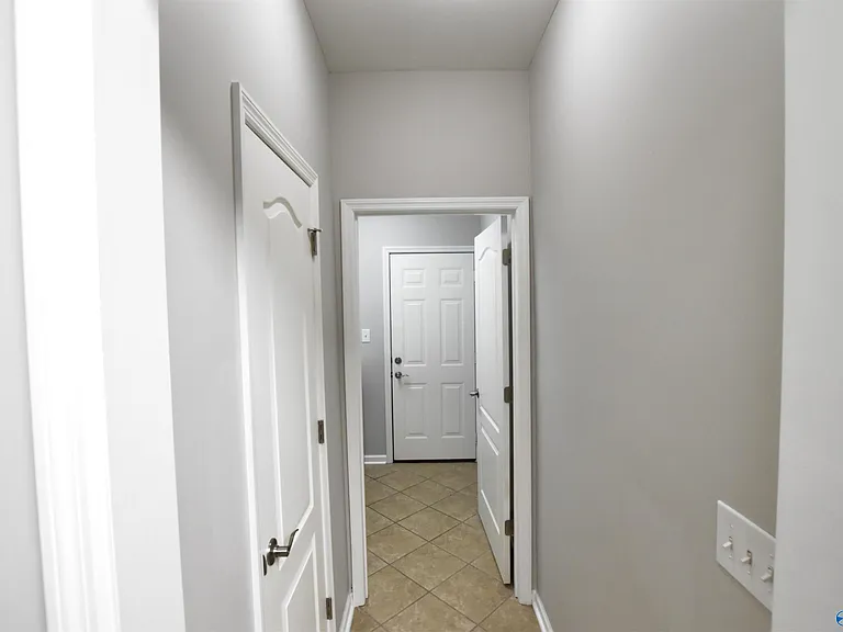 118 Canterbury Dr — Photo 16