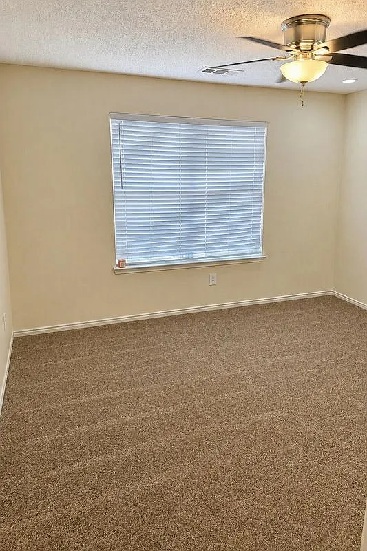 3 bed, 2.0 bath, 1888 sqft, $2,500 — Photo 4