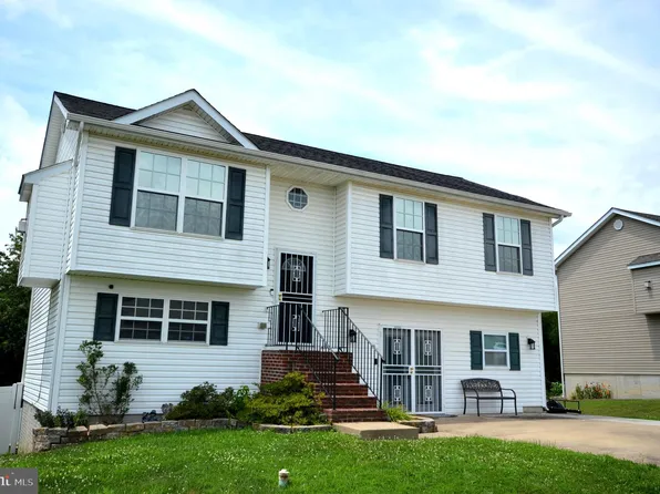 95 Buchanan Ln, Inwood, WV 25428