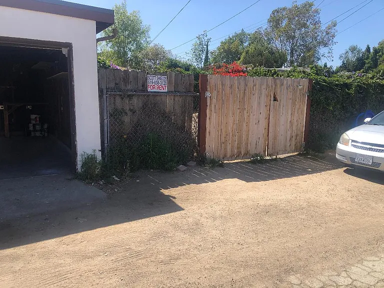 4555 Clairemont Dr — Photo 12