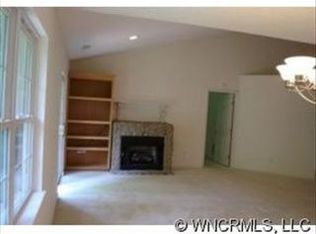 115 Ewarts Pond Rd, Hendersonville, NC 28739
