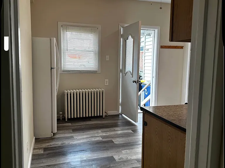 402 W Sample St — Photo 10