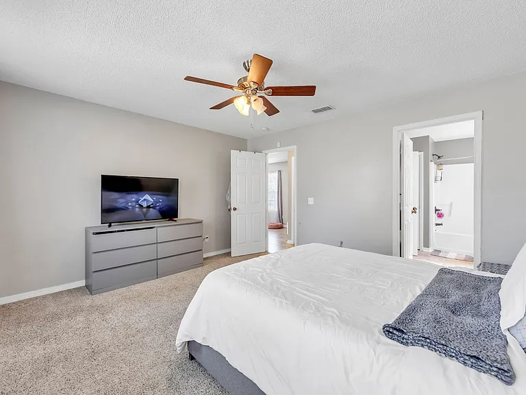 221 Trish Dr — Photo 20