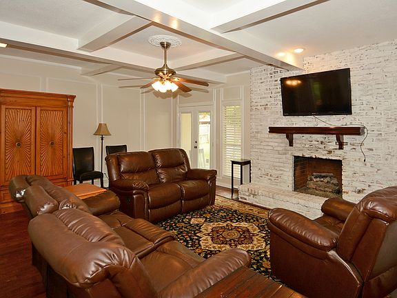 2nd image of 718 Autumn Lake Dr