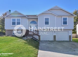 813 Applewood Ln, Belton, MO 64012